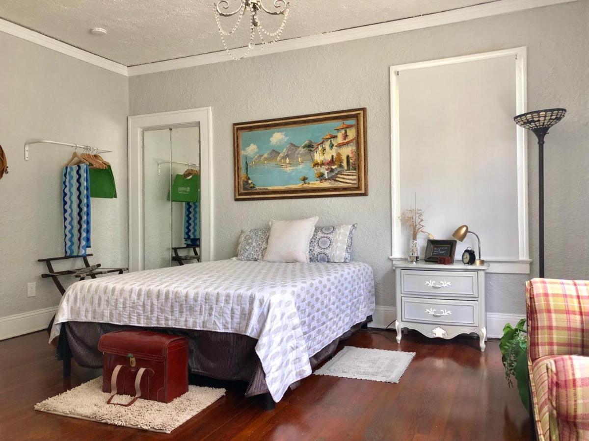 Séjour chez l'habitant Comfy And Spacious With Free Parking