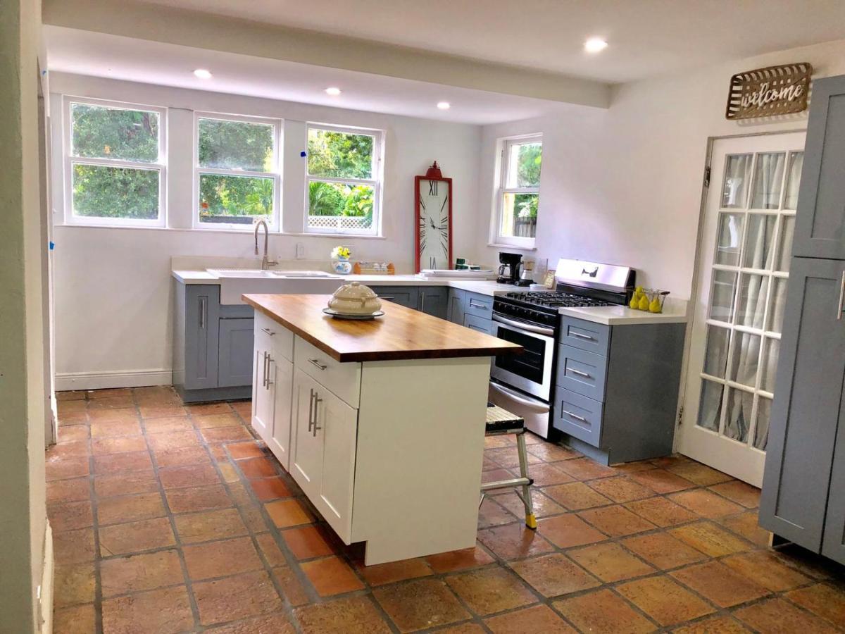 Séjour chez l'habitant Comfy And Spacious With Free Parking